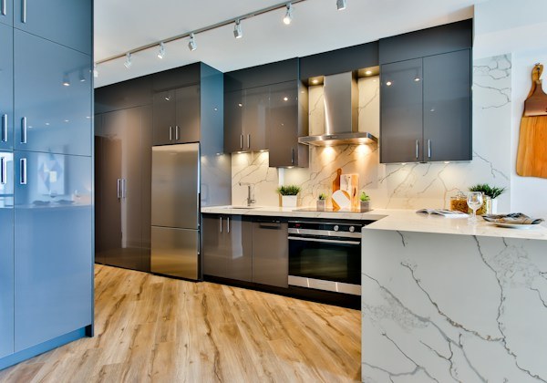 Stainless Steel Kitchen Sinks and Faucets